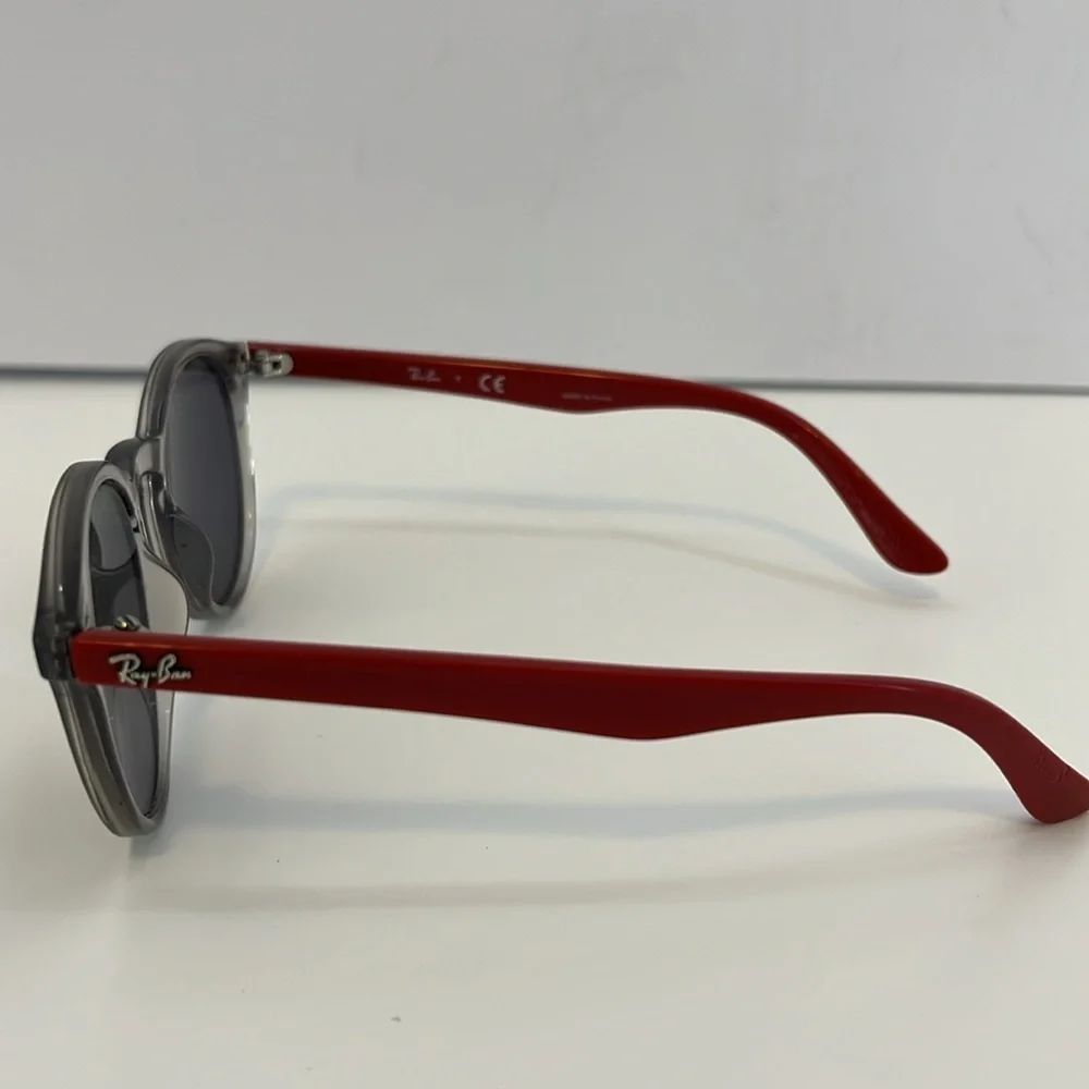 Ray-Ban used ray